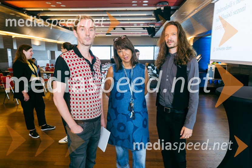  Andrej Jaklič, vodja gledališkega in sodobnoplesnega programa CD;  Barbara Rogelj, vodja humanističnega in kulturno-vzgojnega programa, Cankarjev dom;  Peter Baroš, direktor kulturno-umetniškega programa Cankarjevega domaPredstavitev sezone 2025/26 v Cankarjevem domu