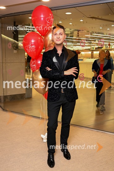  Damjan Murko, pevecAlya z velikim koncertom v Cankarjevem domu obeležila 25 let kariere