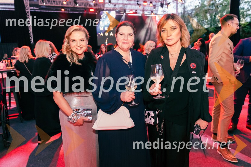  Alma Rahne, novinarka;  Teja Pelko, novinarka;  Karmen Špacapan,  urednica revije StopPOP promenada 2025