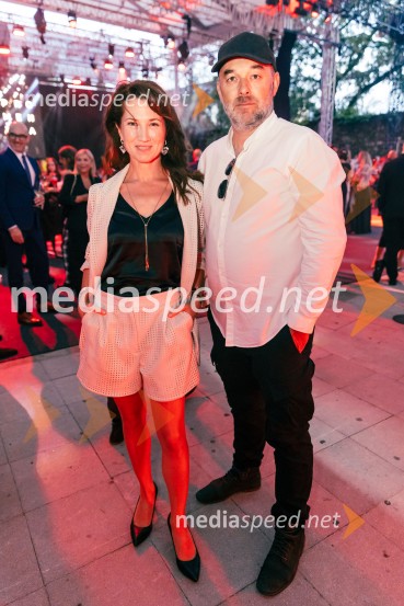  Sabina  Kogovšek, igralka;  Gaber K. Trseglav, igralecPOP promenada 2025