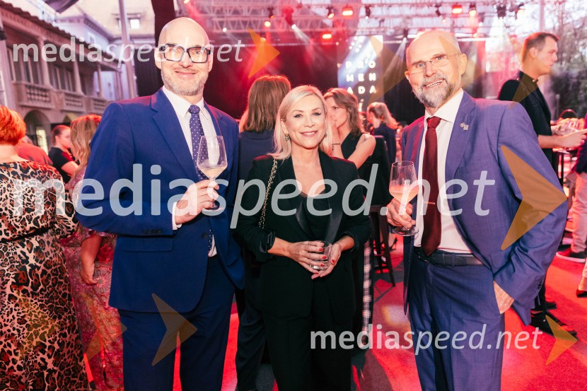  Urban  Korenjak, direktor trženja Europlakat;  Mojca  Briščik, glavna izvršna direktorica pri SOZ - Slovenski oglaševalski zbornici in predsednica, festival Golden Drum;  ... POP promenada 2025