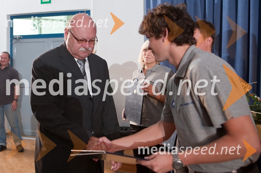 Prof. dr. Drago Vuk, vršilec dolžnosti dekana in ..., študentDan Univerze v Mariboru in 50 let Fakultete za organizacijske vede Kranj