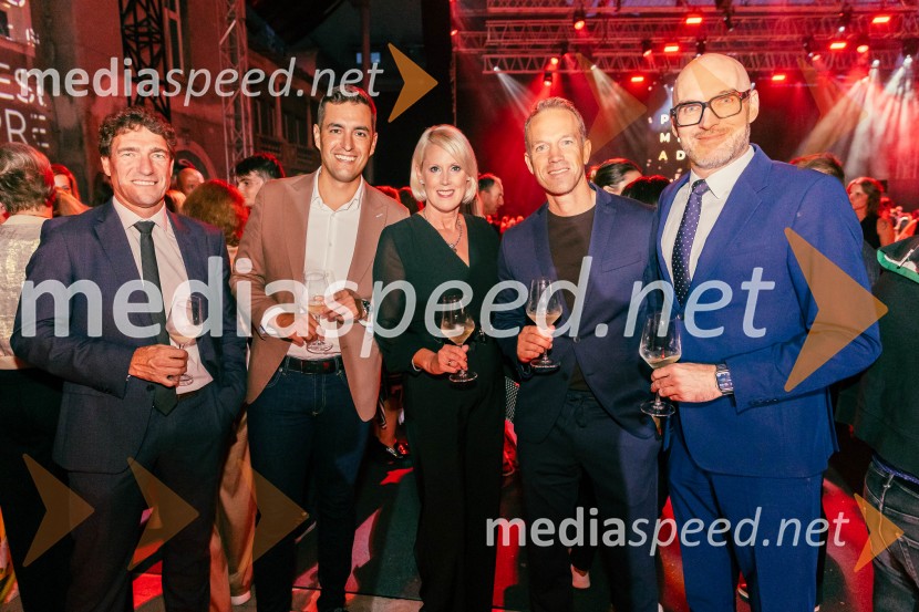  Dejan Paravan, direktor, GEN Energija;  ... ;  Petra Juvančič, izvršna direktorica, Združenje Manager;  ... ;  Urban  Korenjak, direktor trženja EuroplakatPOP promenada 2025