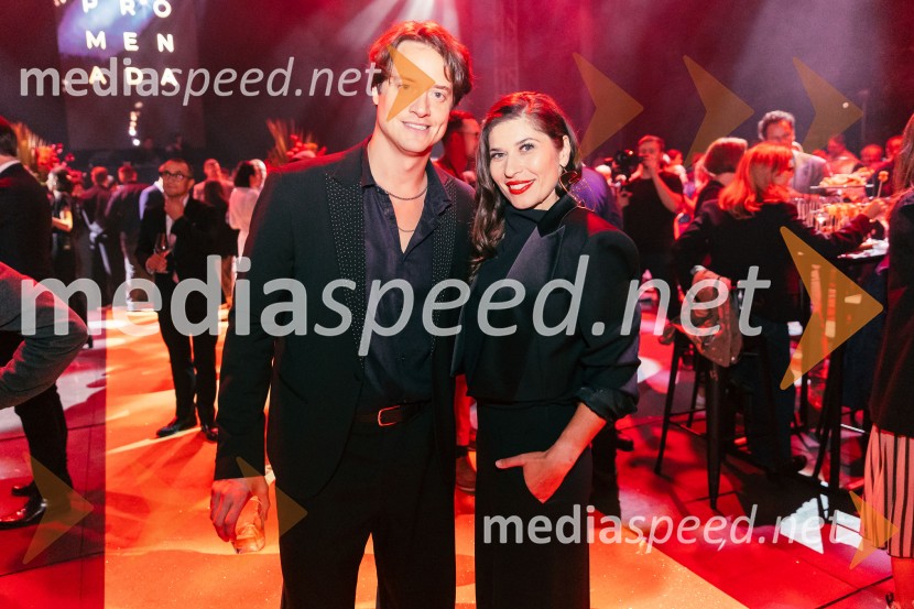  Domen Valič, igralec;  Natalija Bratkovič, radijska in TV moderatorkaPOP promenada 2025