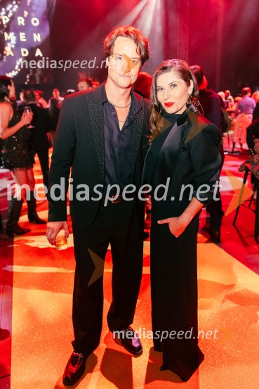  Domen Valič, igralec;  Natalija Bratkovič, radijska in TV moderatorkaPOP promenada 2025