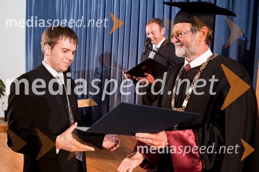 Marko Zdravkovič, študent in prof. dr. Ivan Rozman, rektor Univerze v MariboruDan Univerze v Mariboru in 50 let Fakultete za organizacijske vede Kranj