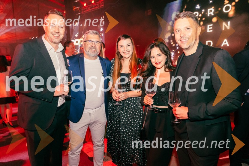  Lan Orthaber, v. d. vodje korporativnih komunikacij in trajnosti A1 Slovenija;  Lovro Peterlin, managing direktor, senior direktor prodaje in naročniškega sektorja, A1 Slovenija;  Nikolaja Frece, A1 Slovenija;  Mojca Bohinc, urednica kreativne produkcije Pop tv;  Jure Bohinc, direktor marketinga, A1POP promenada 2025