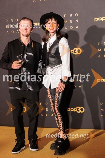  ... ;  Cassie Kagen, frizerkaPOP promenada 2025