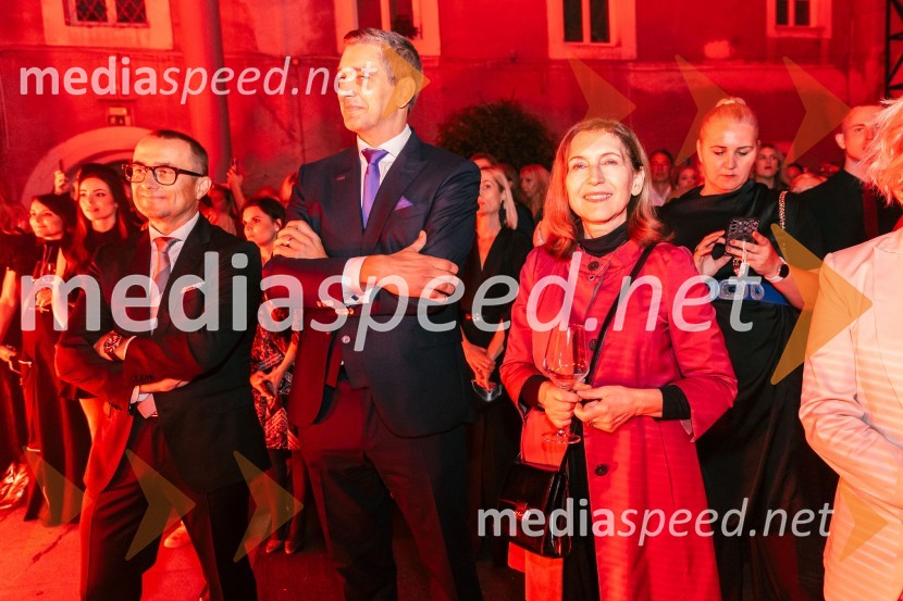  Aleš Muhič, direktor trženja PRO PLUS;  ... ;  Alenka Arko, glavna urednica in voditeljica oddaje PreverjenoPOP promenada 2025