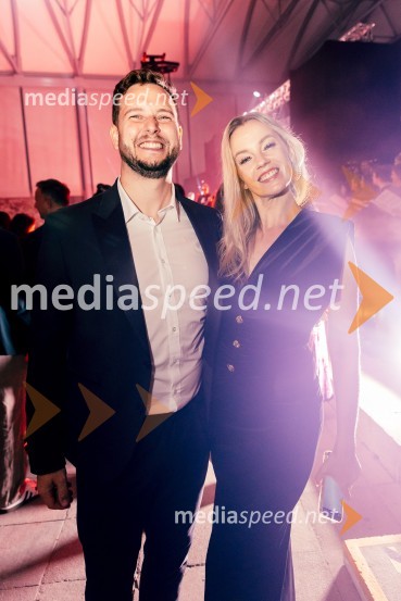  Alen Podlesnik, moderator, novinar POP TV;  Taya Damjan, pevkaPOP promenada 2025