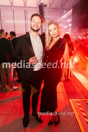  Alen Podlesnik, moderator, novinar POP TV;  Taya Damjan, pevkaPOP promenada 2025