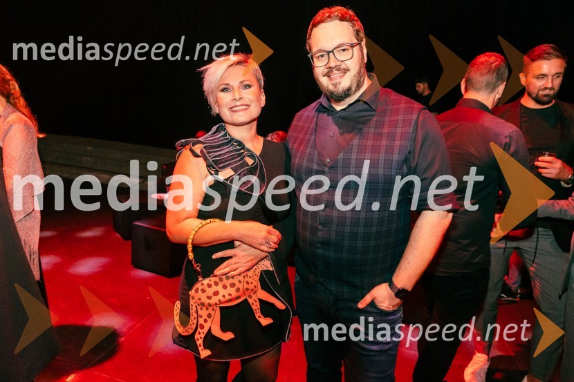  Ana  Praznik, voditeljica, pevka Bepop;  Sašo Stare, stand up komik, voditeljPOP promenada 2025