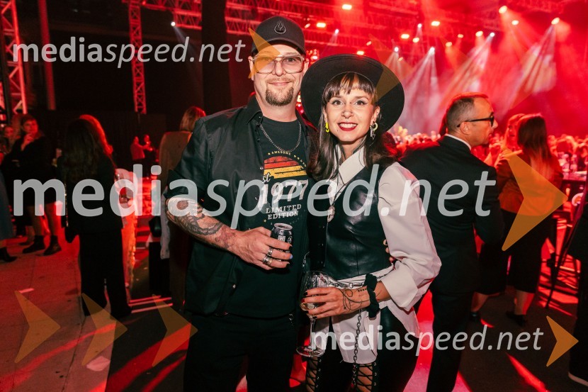  ... ;  Cassie Kagen, frizerkaPOP promenada 2025