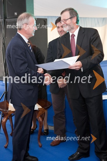 ... in prof. dr. Ivan Rozman, rektor Univerze v MariboruDan Univerze v Mariboru in 50 let Fakultete za organizacijske vede Kranj