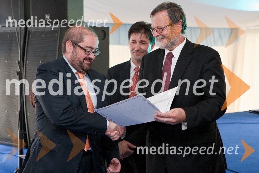 ... in prof. dr. Ivan Rozman, rektor Univerze v MariboruDan Univerze v Mariboru in 50 let Fakultete za organizacijske vede Kranj