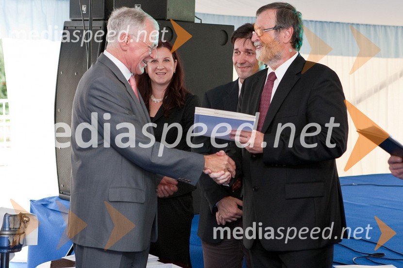 ... in prof. dr. Ivan Rozman, rektor Univerze v MariboruDan Univerze v Mariboru in 50 let Fakultete za organizacijske vede Kranj