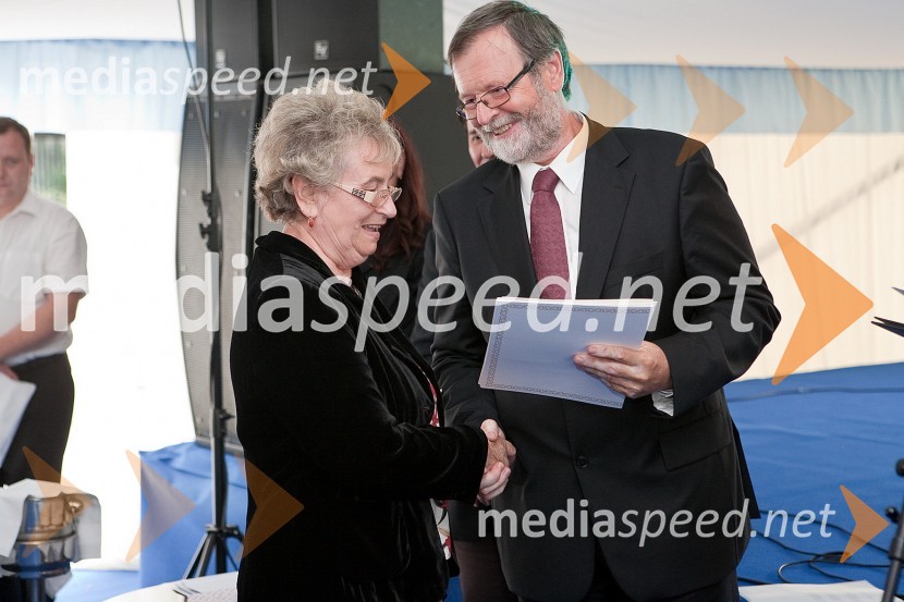... in prof. dr. Ivan Rozman, rektor Univerze v MariboruDan Univerze v Mariboru in 50 let Fakultete za organizacijske vede Kranj
