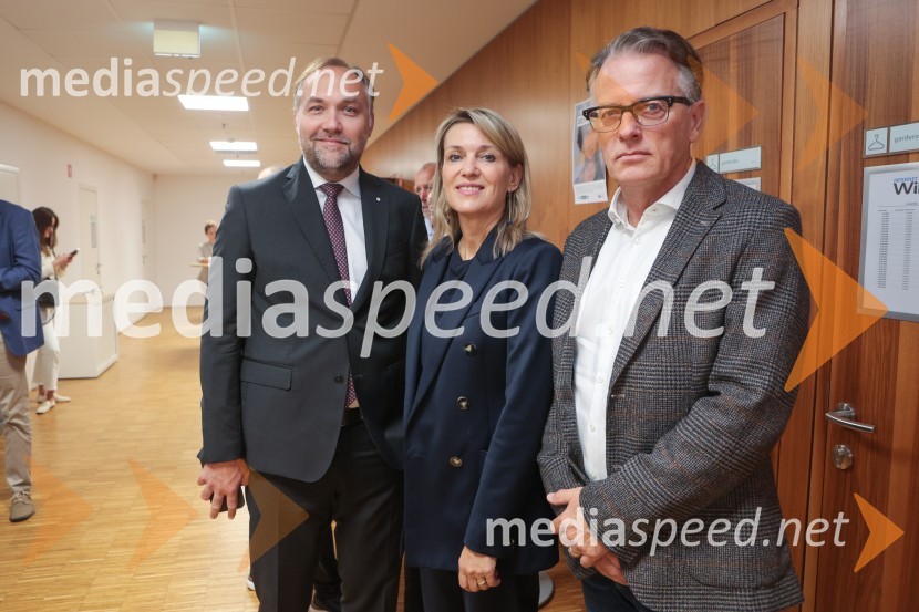  Mart D. Buh, vodja poslovnega razvoja, Britansko-slovenska gospodarska zbornica;  Barbara Uranjek, direktorica, Britansko-slovenska gospodarska zbornica;  ... Britansko-evropska poslovna konferenca