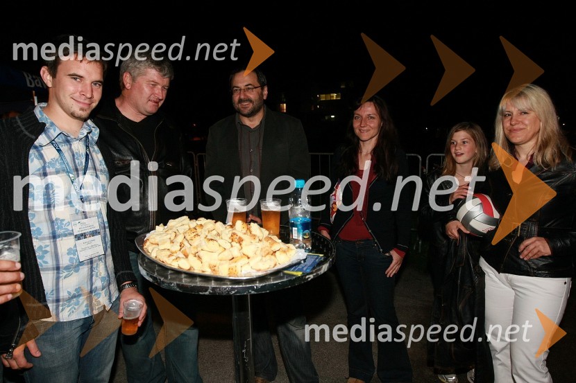 Andrej Zupan, prodekan za študentska vprašanja na Fakulteti za organizacijske vede, prof. dr. Marko Ferjan, dekan Fakultete za organizacijske vede Univerze v Mariboru, dr. József Györkös, državni sekretar na Ministrstvu za visoko šolstvo, znanost in tehnologijo, ..., ... ter ...Dan Univerze v Mariboru in 50 let Fakultete za organizacijske vede Kranj