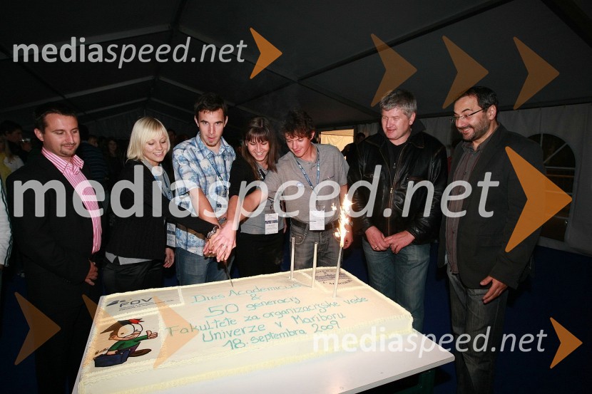 ..., ..., Andrej Zupan, prodekan za študentska vprašanja na Fakulteti za organizacijske vede, ..., ..., prof. dr. Marko Ferjan, dekan Fakultete za organizacijske vede Univerze v Mariboru ter dr. József Györkös, državni sekretar na Ministrstvu za visoko šolstvo, znanost in tehnologijoDan Univerze v Mariboru in 50 let Fakultete za organizacijske vede Kranj