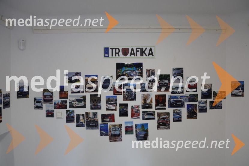 Otvoritev razstave Maje Modrinjak v Trafiki ob parku