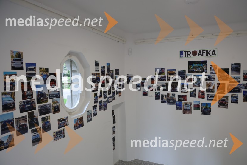 Otvoritev razstave Maje Modrinjak v Trafiki ob parku