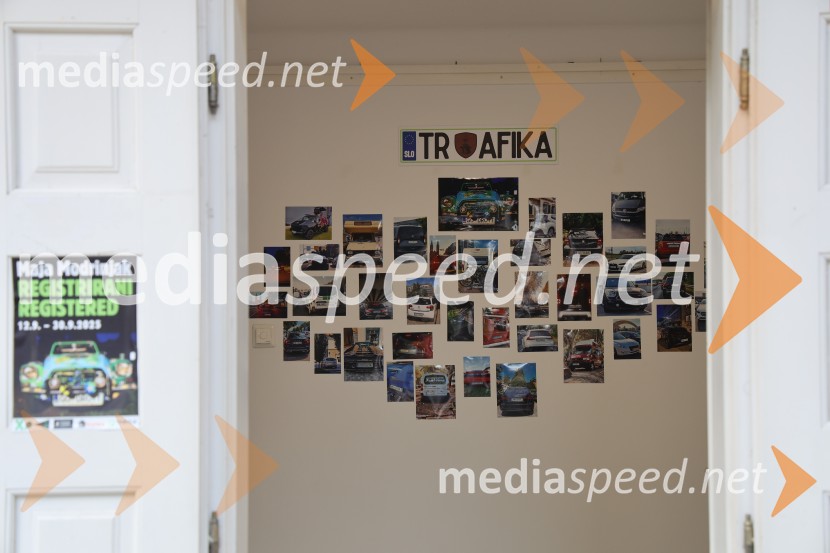 Otvoritev razstave Maje Modrinjak v Trafiki ob parku