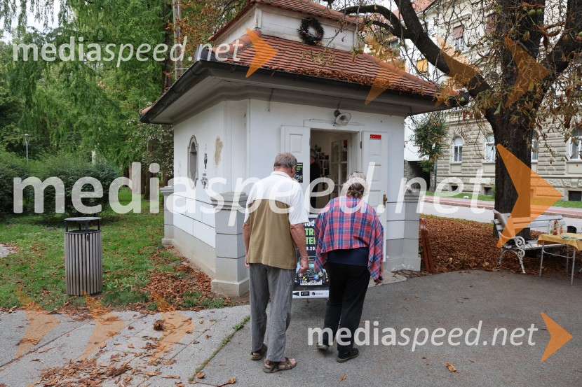 Otvoritev razstave Maje Modrinjak v Trafiki ob parku