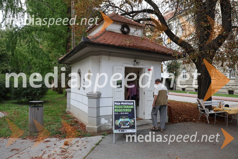 Otvoritev razstave Maje Modrinjak v Trafiki ob parku