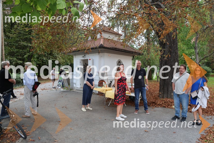 Otvoritev razstave Maje Modrinjak v Trafiki ob parku