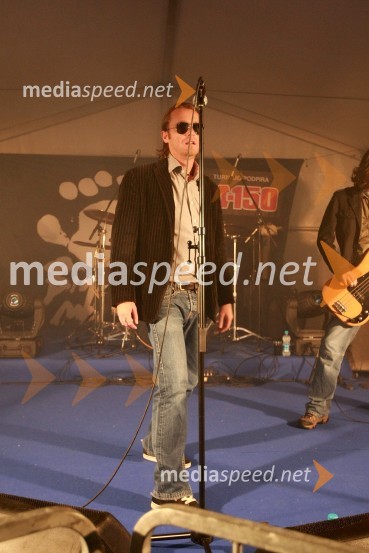 Grega Skočir, pevec skupine Big Foot MamaDan Univerze v Mariboru in 50 let Fakultete za organizacijske vede Kranj