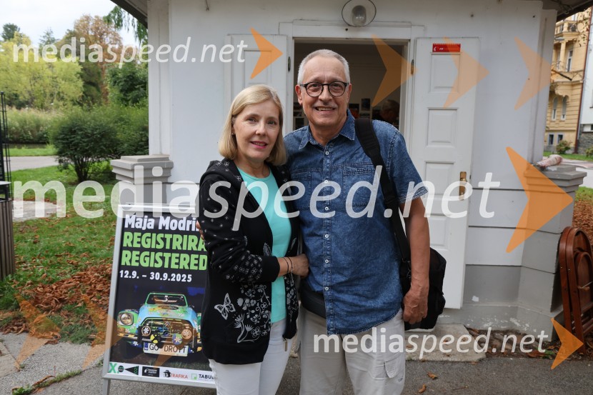 Otvoritev razstave Maje Modrinjak v Trafiki ob parku