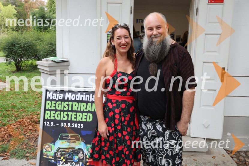  Maja Modrinjak, fotografinja;  ... Otvoritev razstave Maje Modrinjak v Trafiki ob parku