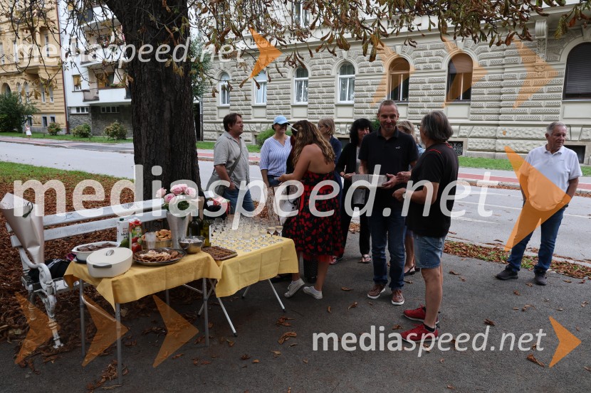 Otvoritev razstave Maje Modrinjak v Trafiki ob parku