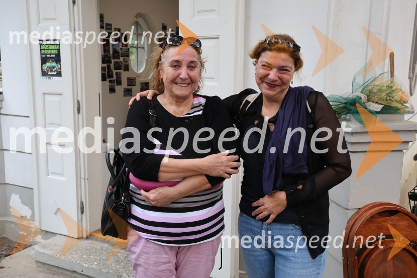 Otvoritev razstave Maje Modrinjak v Trafiki ob parku