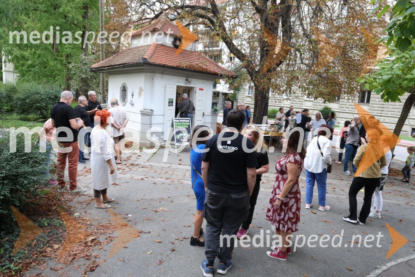 Otvoritev razstave Maje Modrinjak v Trafiki ob parku