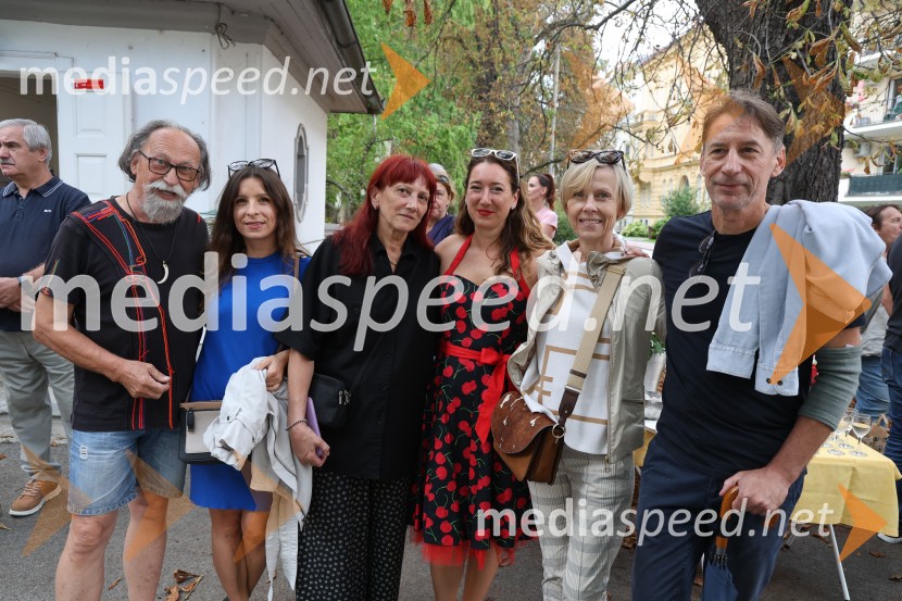  ... ;  Jana Ujčič, novinarka;  ... ;  Maja Modrinjak, fotografinja;  ... ;  ... Otvoritev razstave Maje Modrinjak v Trafiki ob parku