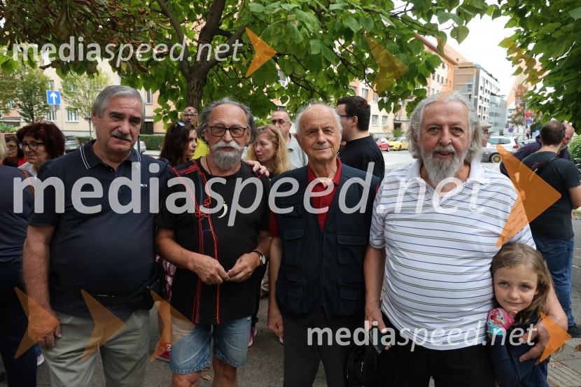 Otvoritev razstave Maje Modrinjak v Trafiki ob parku