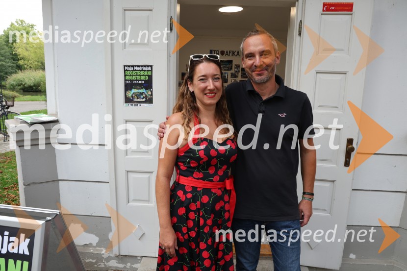  Maja Modrinjak, fotografinja;  ... Otvoritev razstave Maje Modrinjak v Trafiki ob parku