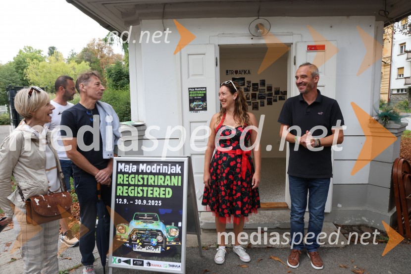  Maja Modrinjak, fotografinja;  ... Otvoritev razstave Maje Modrinjak v Trafiki ob parku