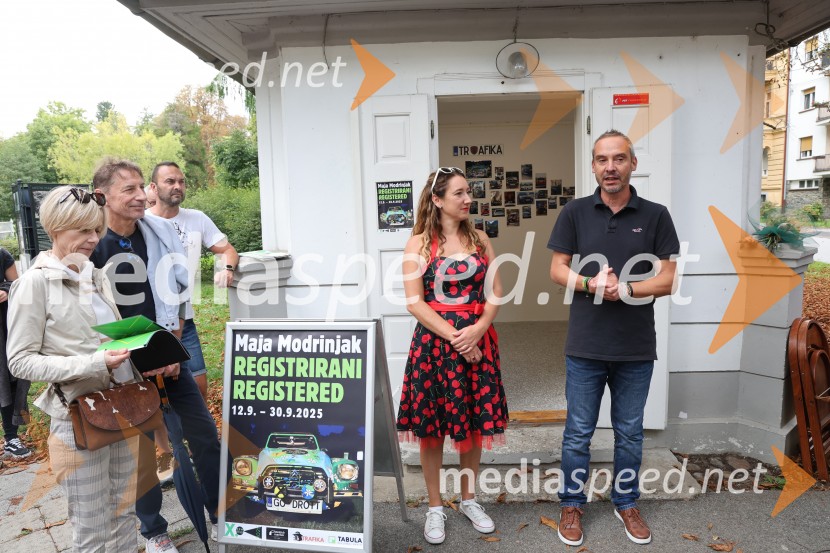  Maja Modrinjak, fotografinja;  ... Otvoritev razstave Maje Modrinjak v Trafiki ob parku