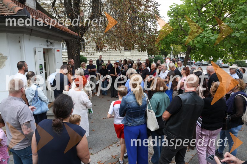 Otvoritev razstave Maje Modrinjak v Trafiki ob parku