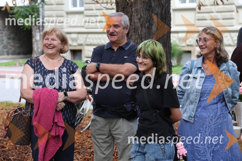 Otvoritev razstave Maje Modrinjak v Trafiki ob parku