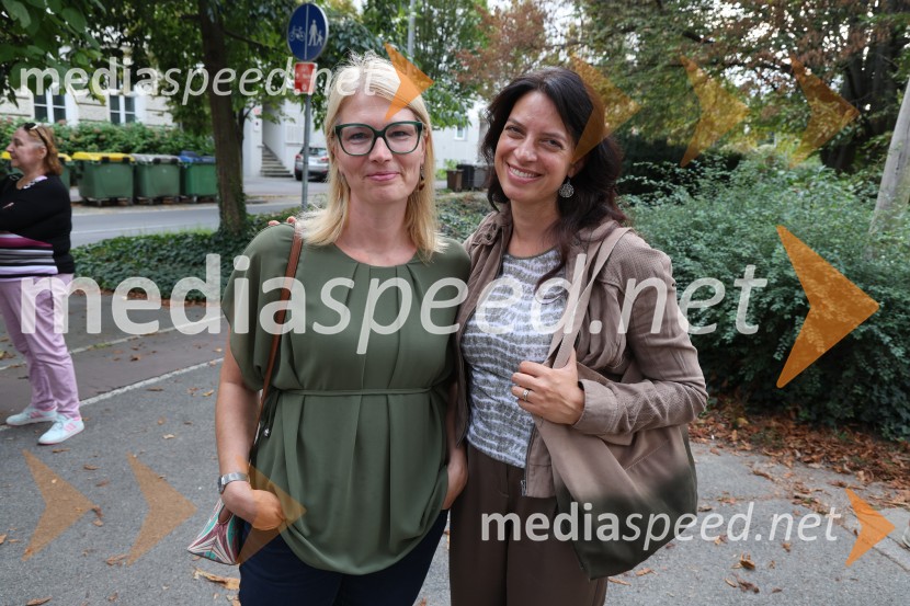 Otvoritev razstave Maje Modrinjak v Trafiki ob parku