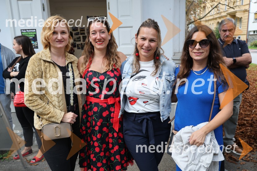  ... ;  Maja Modrinjak, fotografinja;  ... ;  Jana Ujčič, novinarkaOtvoritev razstave Maje Modrinjak v Trafiki ob parku