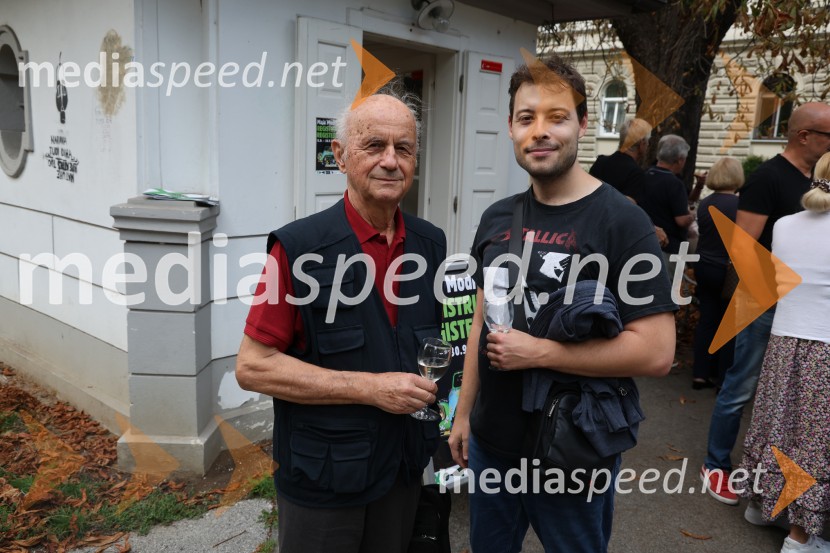 Otvoritev razstave Maje Modrinjak v Trafiki ob parku