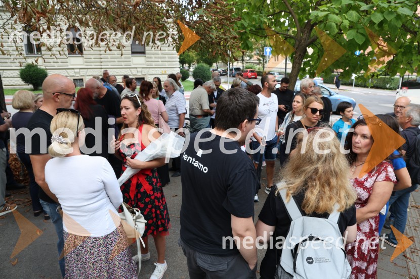 Otvoritev razstave Maje Modrinjak v Trafiki ob parku