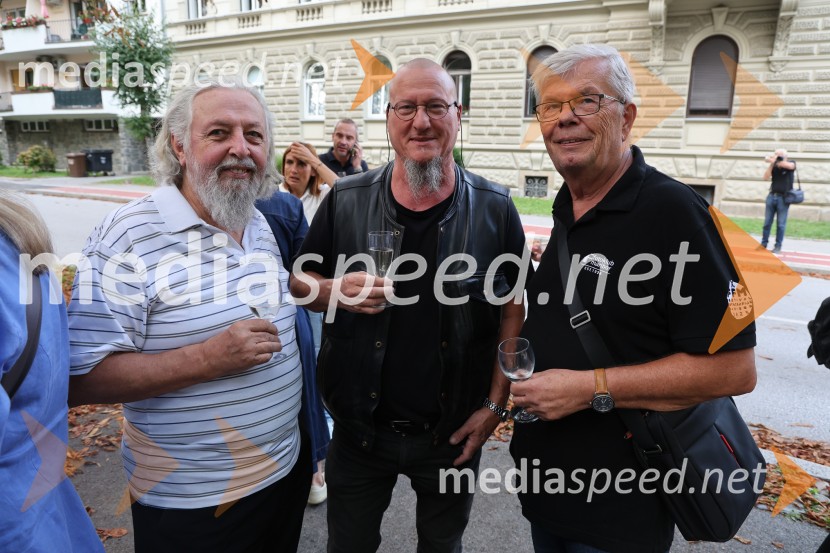 Otvoritev razstave Maje Modrinjak v Trafiki ob parku