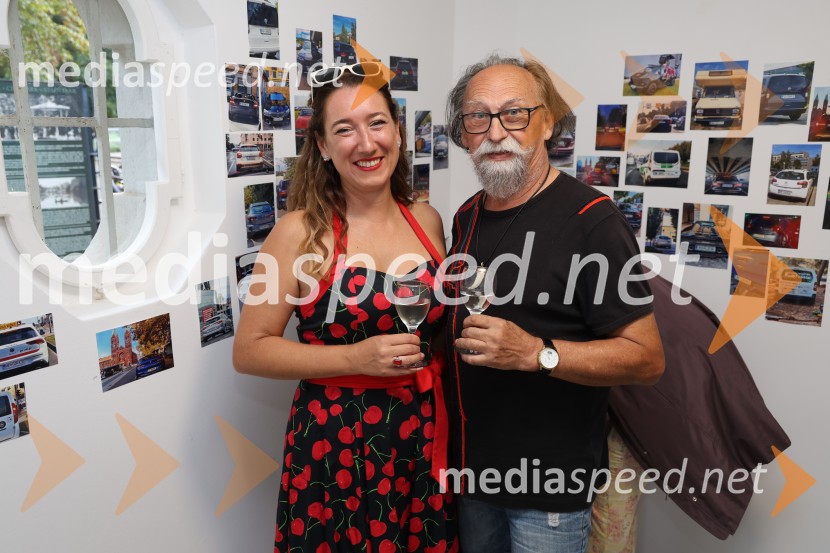  ... ;  Maja Modrinjak, fotografinjaOtvoritev razstave Maje Modrinjak v Trafiki ob parku