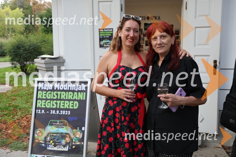  Maja Modrinjak, fotografinja;  ... Otvoritev razstave Maje Modrinjak v Trafiki ob parku